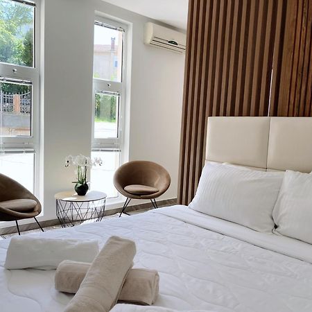 Guest House Koliqi - Hotel & Apartments Улцин Екстериор снимка