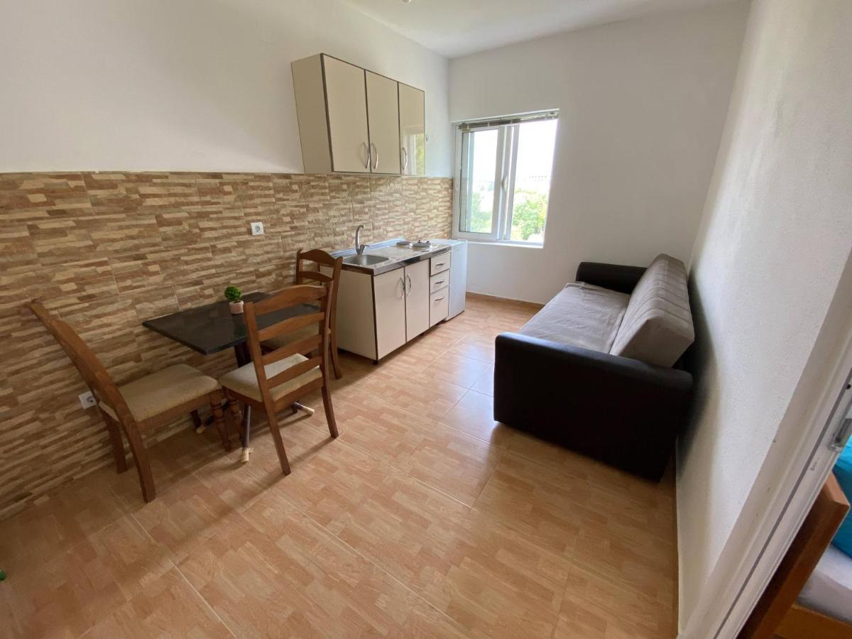 Guest House Koliqi - Hotel & Apartments Улцин Екстериор снимка