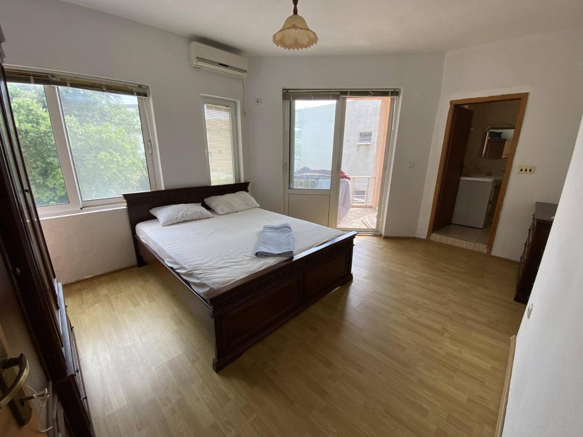 Guest House Koliqi - Hotel & Apartments Улцин Екстериор снимка