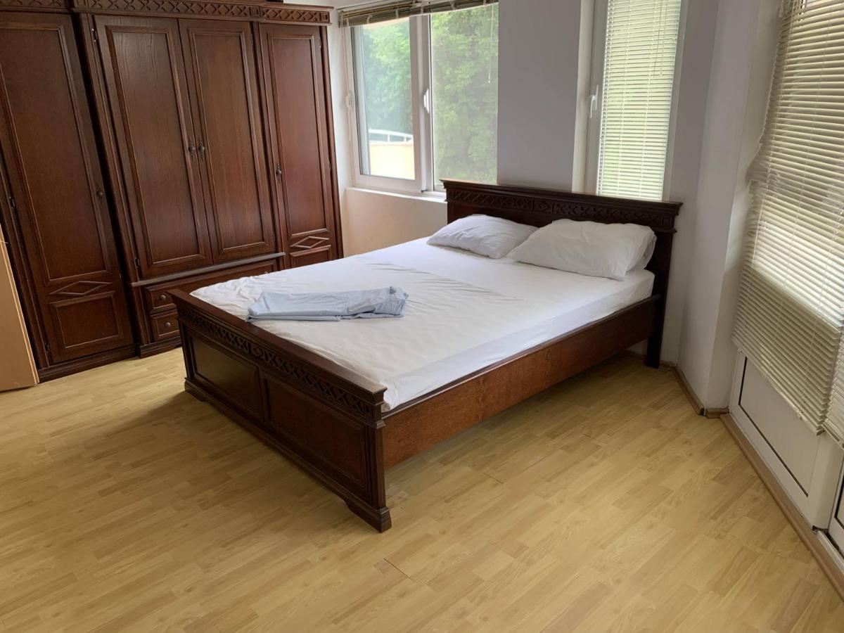 Guest House Koliqi - Hotel & Apartments Улцин Екстериор снимка