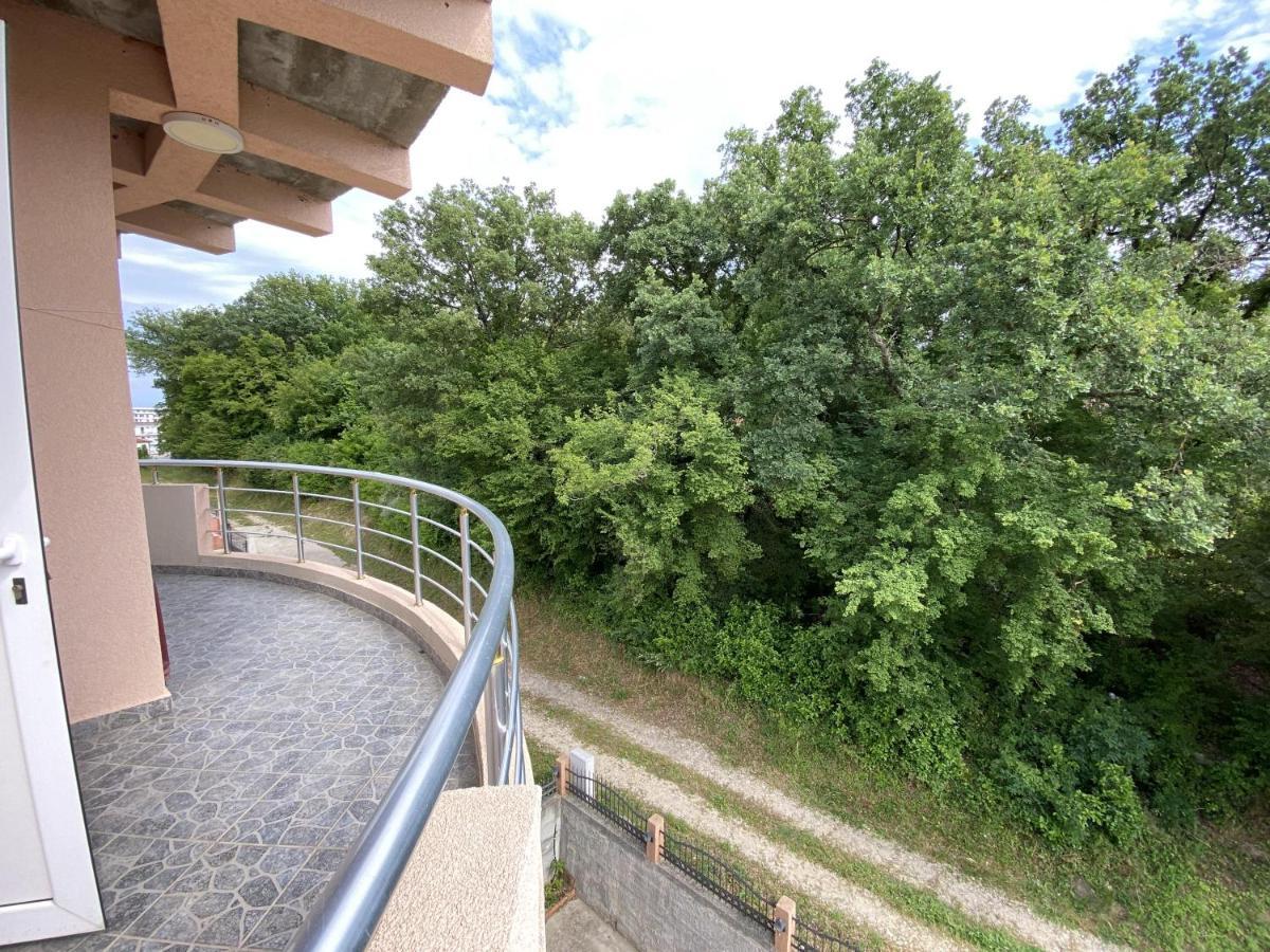 Guest House Koliqi - Hotel & Apartments Улцин Екстериор снимка
