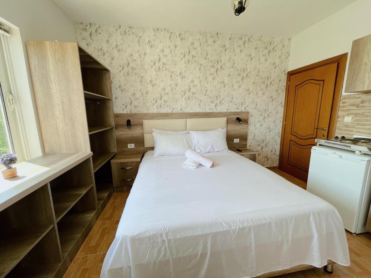 Guest House Koliqi - Hotel & Apartments Улцин Екстериор снимка
