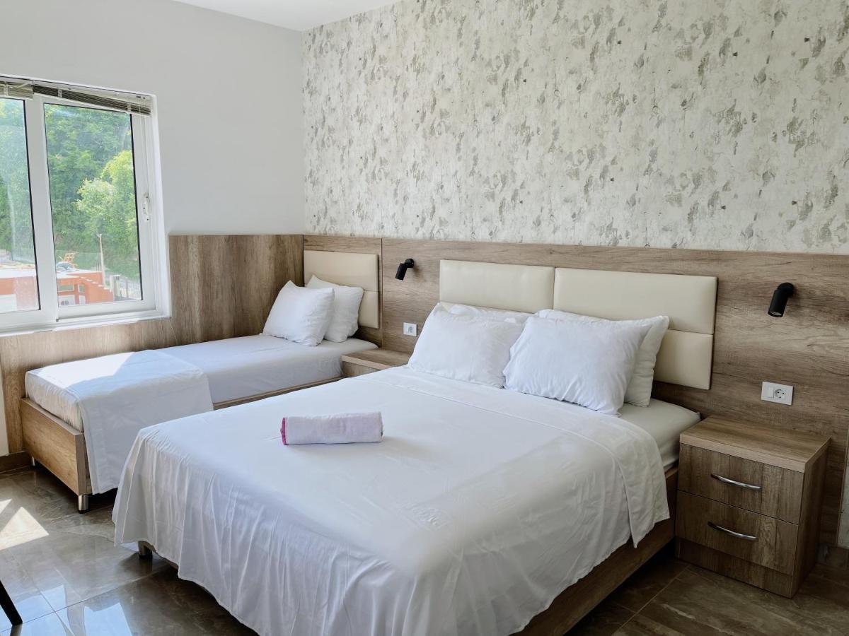Guest House Koliqi - Hotel & Apartments Улцин Екстериор снимка