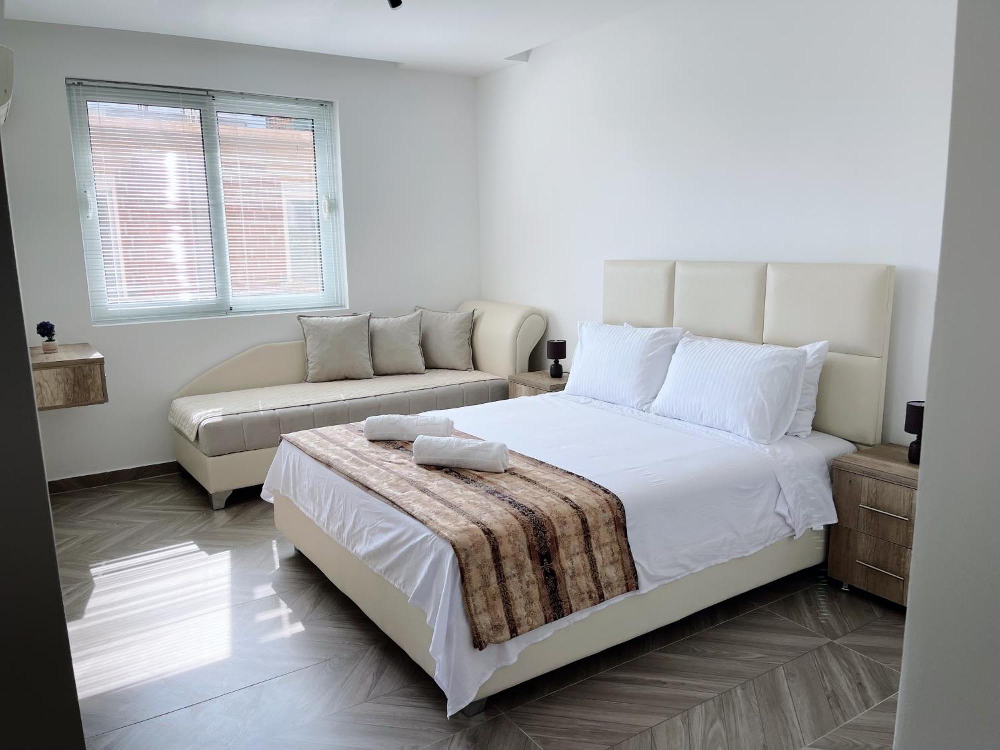 Guest House Koliqi - Hotel & Apartments Улцин Екстериор снимка