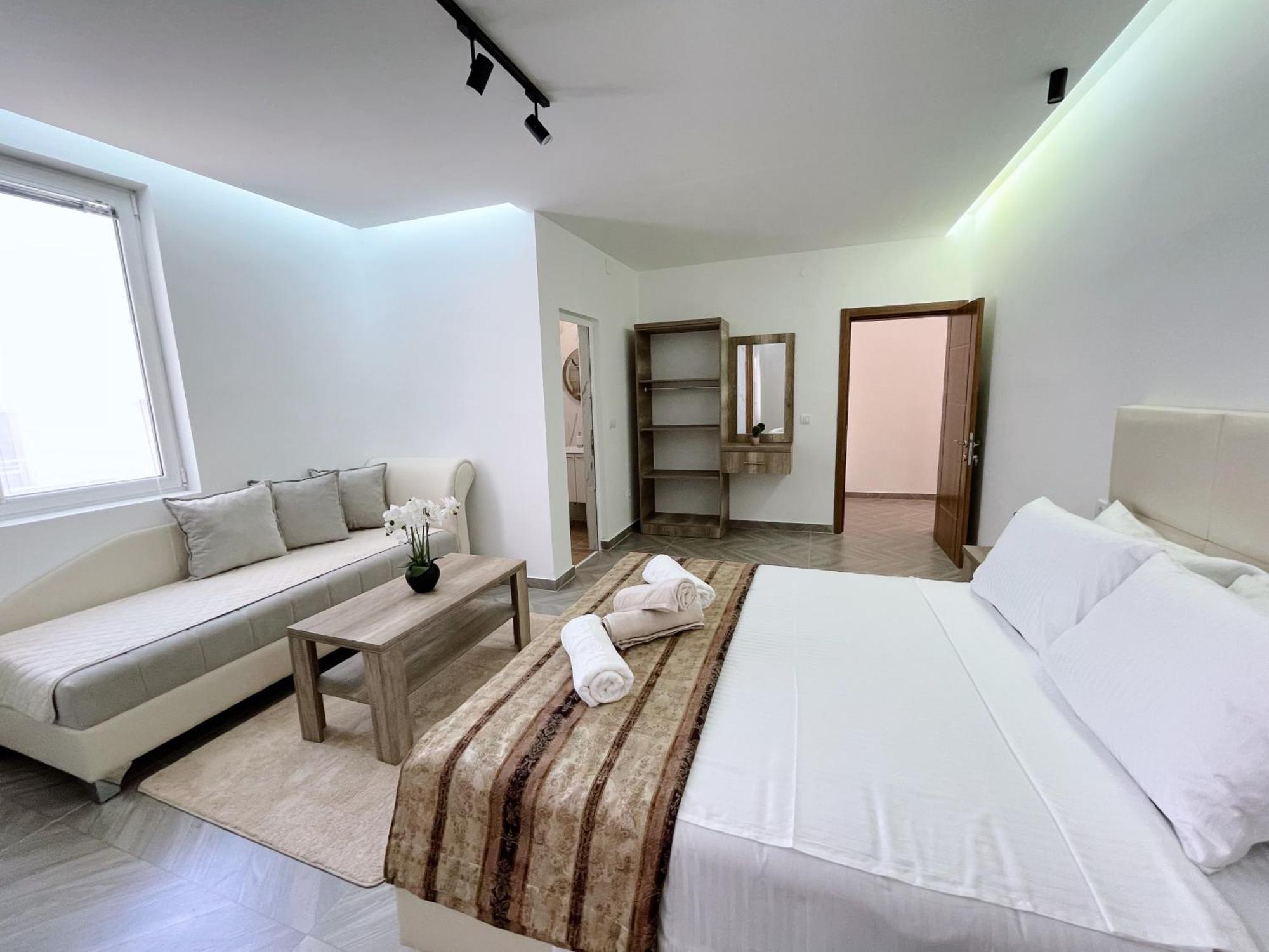 Guest House Koliqi - Hotel & Apartments Улцин Екстериор снимка