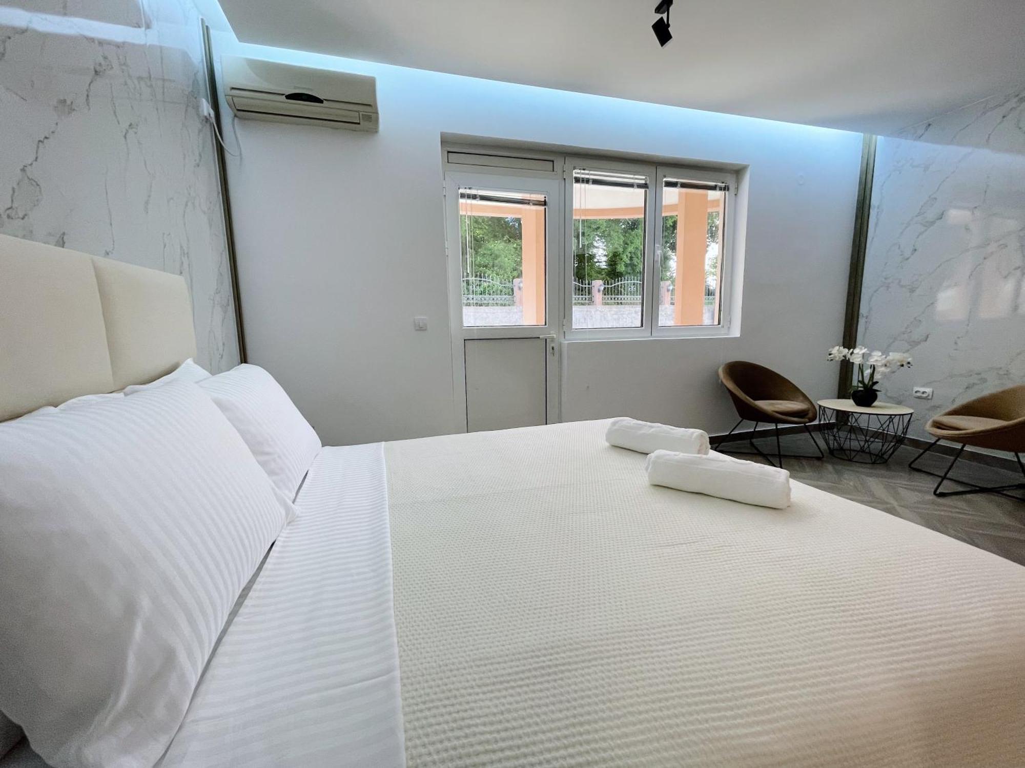 Guest House Koliqi - Hotel & Apartments Улцин Екстериор снимка