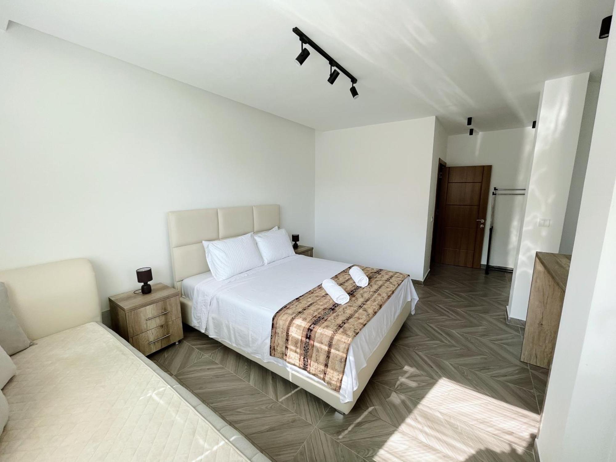 Guest House Koliqi - Hotel & Apartments Улцин Екстериор снимка